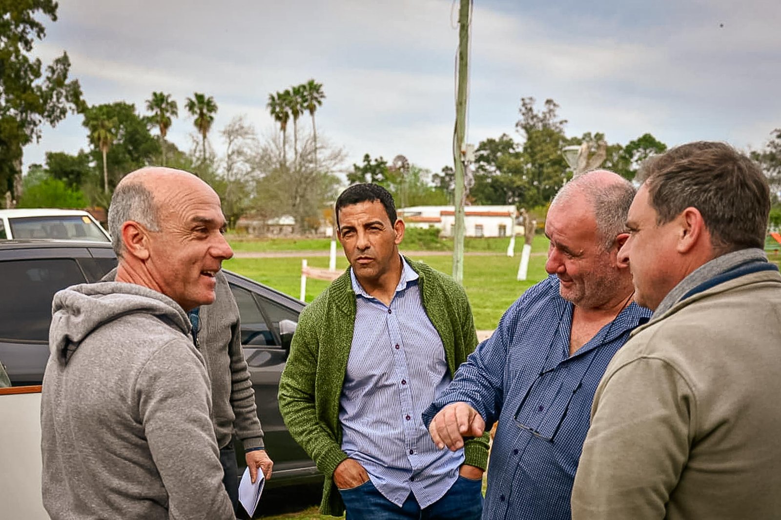 Trabajan en la conformación del consorcio caminero en Médanos