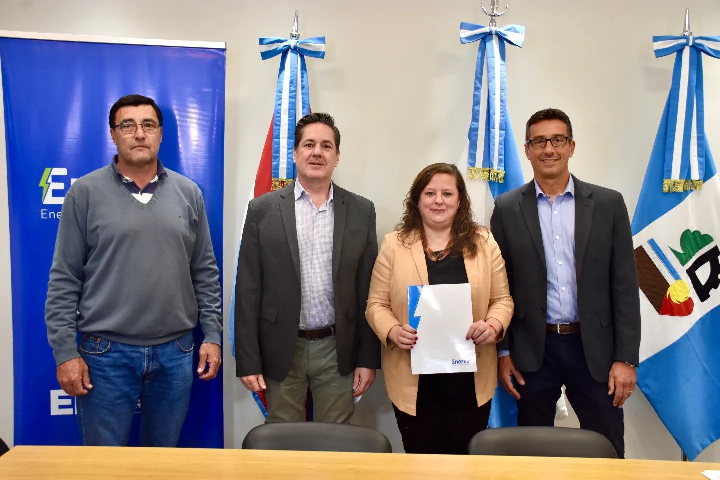 Firmaron convenio para proveer de energía eléctrica al Parque Industrial de Ramírez