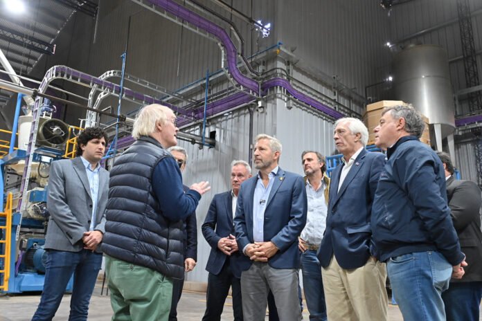Frigerio destacó inversiones y anunció rebaja de impuestos al sector avícola en Entre Ríos
