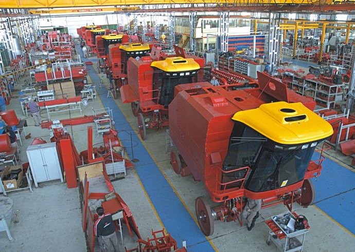 Reactivan histórica fábrica de cosechadoras tras un acuerdo con trabajadores